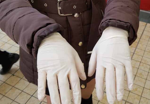 Protection contre le Covid-19 Les gants ne sont d’aucune utilité