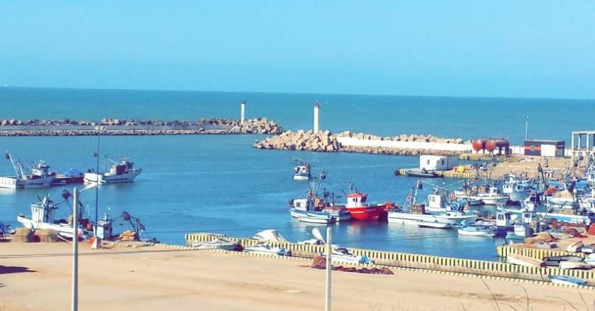 Ensablement du port de sidi Lakhdar : Le wali promet des solutions urgentes