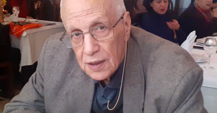 « Poings » de vue, Chroniques et écrits de presse, de Belkacem Ahcène Djaballah : pour un journalisme exemplaire