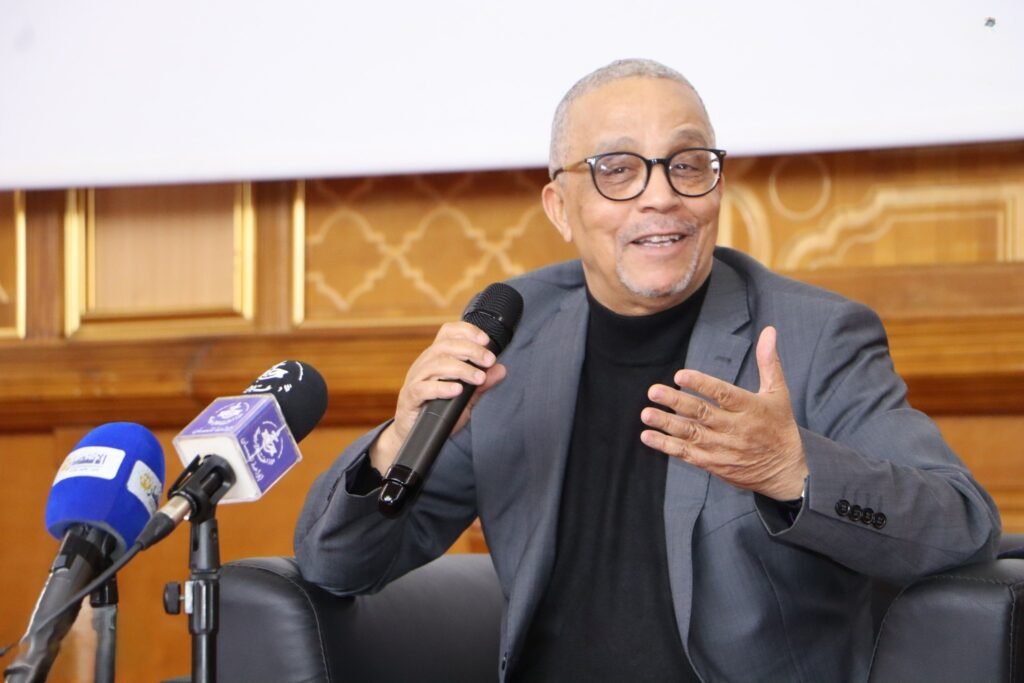 Yasmina Khadra à Tlemcen : Le rôle de l’écrivain est de donner voix à ceux que l’histoire réduit au silence