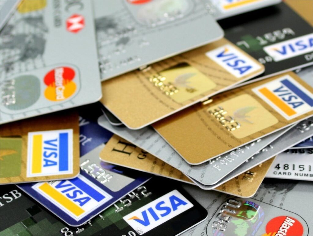 Cartes de paiement en vacances : comment éviter les mauvaises surprises à l’étranger