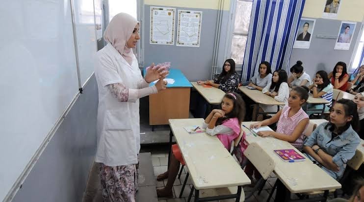 Tenir l’école loin des idéologies : une nécessité absolue